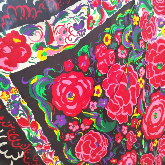 Gianni Versace 90s vintage Floral Oversized Scarf 60 in x 110 in - Picture 4 of 13